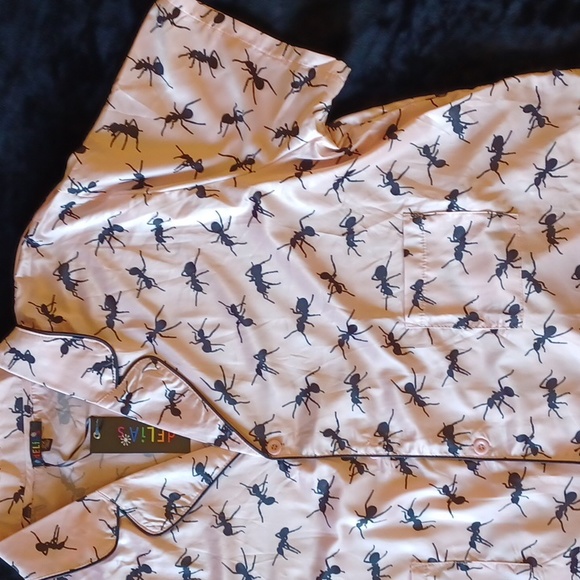 DOLLSKILL 2x Pink satin lounge set with black ants all over.Top/Shorts - Picture 3 of 13